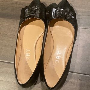 Report black patent bow flats Size 6
